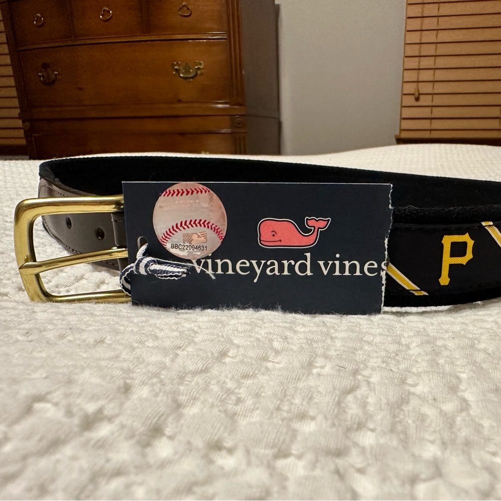 Vineyard vines pirates baseball belt size 32